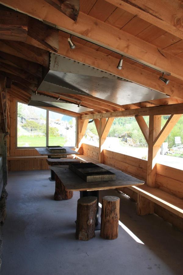Melkevoll Bretun Camping Briksdalsbre Exteriör bild