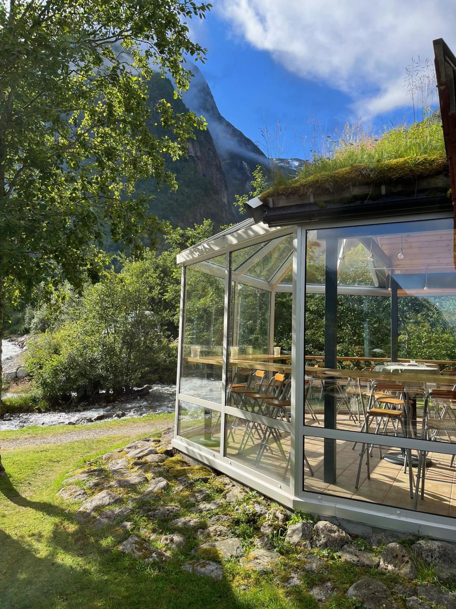 Melkevoll Bretun Camping Briksdalsbre Exteriör bild