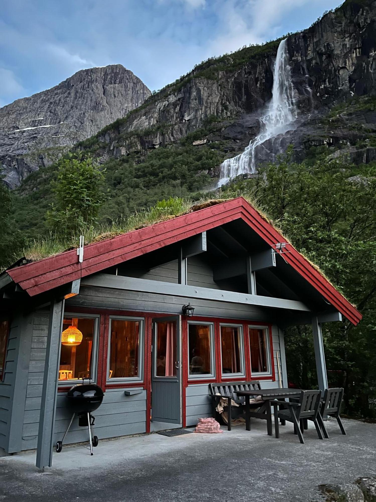 Melkevoll Bretun Camping Briksdalsbre Exteriör bild